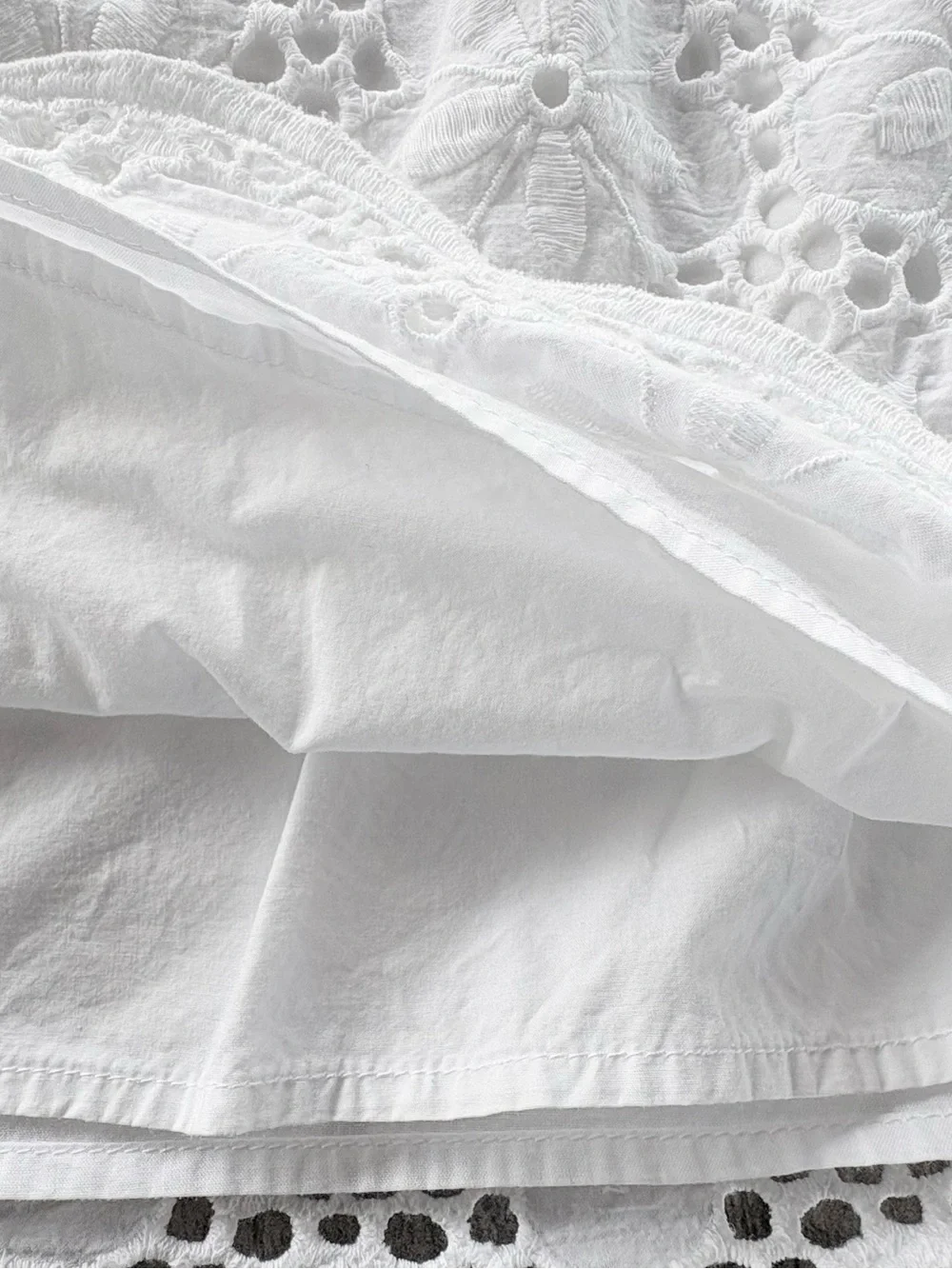 Lilly Pulitzer Tate White Eyelet Mini Skirt with scalloped hem Size 6 - Picture 5 of 11